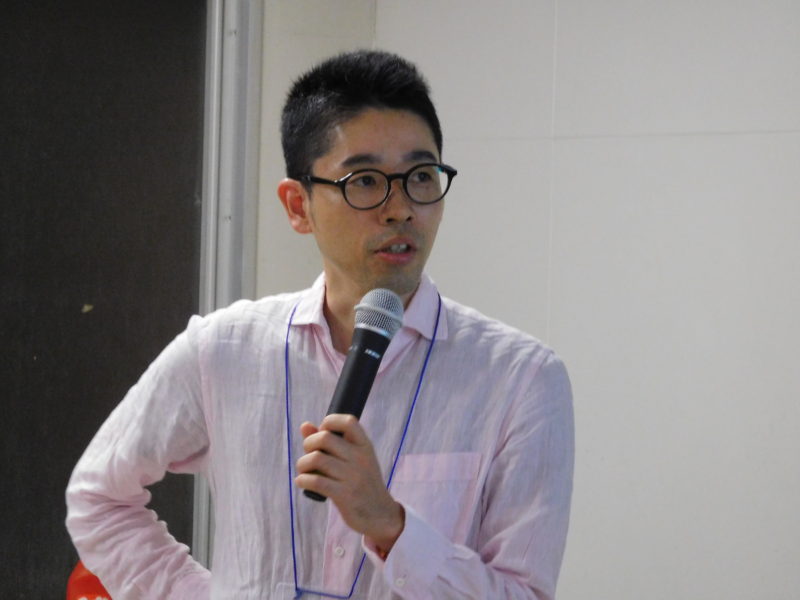 登壇中の杉本さん